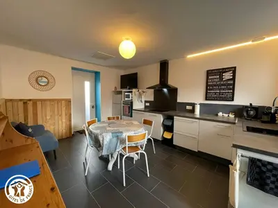 Cuisine ou kitchenette dans l'établissement Maison climatisée proche plage à Saint-Hilaire-de-Riez - FR-1-426-591