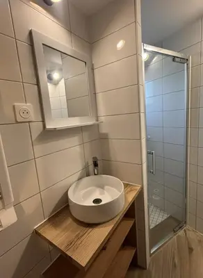Salle de bains dans l'établissement Quartier du Roy -15min du Parc -by R&G