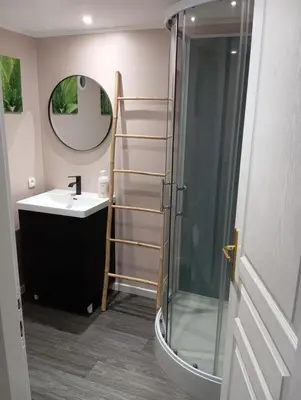 Salle de bains dans l'établissement dépendance climatisée à la campagne