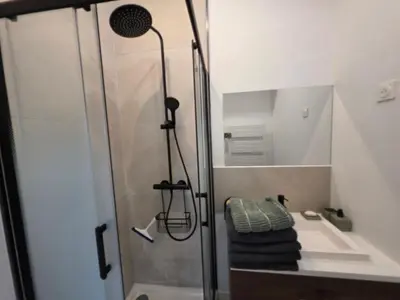 Salle de bains dans l'établissement Maisonnette familiale entre Nantes et Pornic