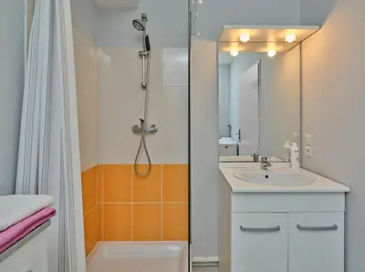 Salle de bains dans l'établissement Akwaba chez Paule