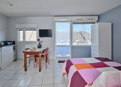 Cuisine ou kitchenette dans l'établissement Akwaba chez Paule