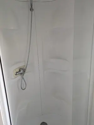 Salle de bains dans l'établissement Mobil home Phoenix 6 places