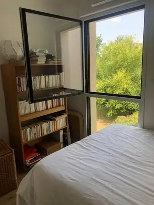 Bibliothèque dans l'appartement