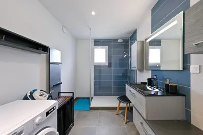 Cuisine ou kitchenette dans l'établissement Laurière - Wifi - Parking - Pet friendly