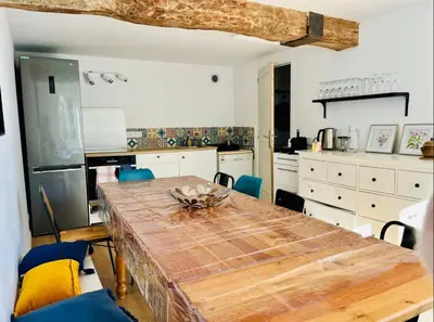Cuisine ou kitchenette dans l'établissement Charmante maison avec jardin dans le cœur de Savennières