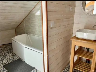 Salle de bains dans l'établissement Charmante maison avec jardin dans le cœur de Savennières