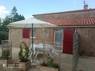 Terrasse ou espace extérieur de l'établissement le jouc