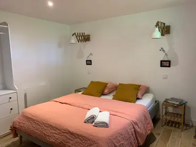 Un ou plusieurs lits dans un hébergement de l'établissement Logement T2 et Véritable écrin de verdure en ville