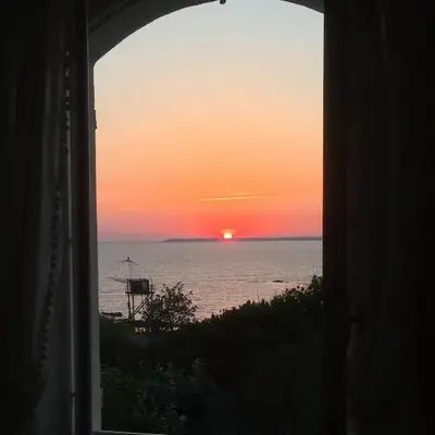 Grande maison face à l'océan