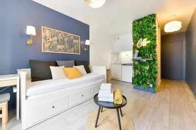 Cuisine ou kitchenette dans l'établissement Hyper Centre Wi-Fi fibre pro Le Bleu Savane
