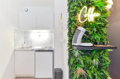 Cuisine ou kitchenette dans l'établissement Hyper Centre Wi-Fi fibre pro Le Bleu Savane