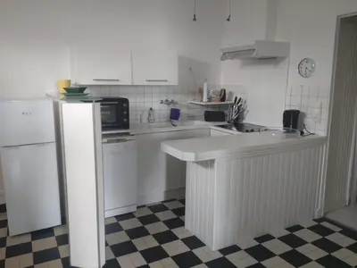 Cuisine ou kitchenette dans l'établissement Charmant appartement Pornic