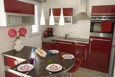 Cuisine ou kitchenette dans l'établissement Gîte La Terrasse Du Verger