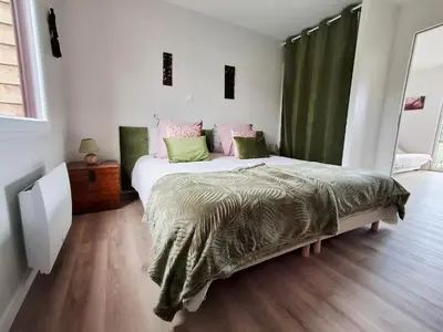 Un ou plusieurs lits dans un hébergement de l'établissement Gîte et chambre d'hôte pour 2 personnes dans Mon Savoureux Jardin