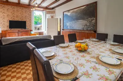 Télévision ou salle de divertissement dans l'établissement La Maison du Bonheur - Grand Jardin