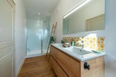 Salle de bains dans l'établissement La Maison du Bonheur - Grand Jardin