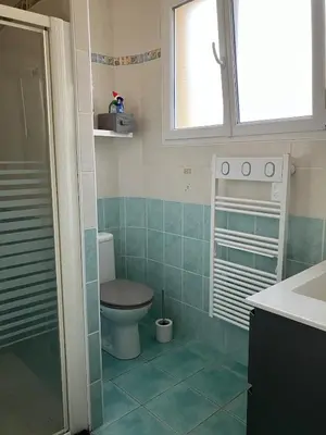 Salle de bains dans l'établissement Maison Ti Losyma proche port et commerces
