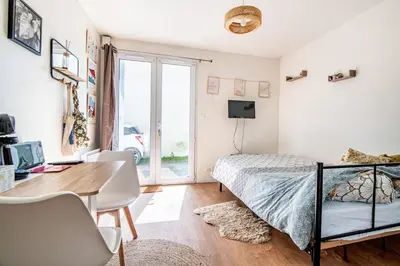 Un ou plusieurs lits dans un hébergement de l'établissement Studio Les Cèdres, central et chaleureux !