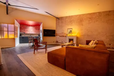 Télévision ou salle de divertissement dans l'établissement L'Attirance, Loft de Charme !