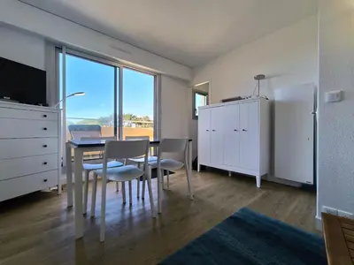 Cuisine ou kitchenette dans l'établissement Les Goélettes - Studio avec terrasse vue mer