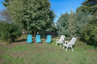 Jardin de l'établissement 800 m de la plage, jardin, maison pour 5
