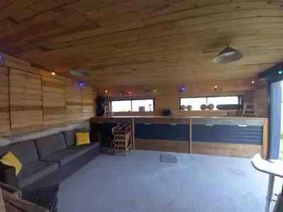 Coin salon dans l'établissement Charmante Maison Familiale Agréable Extérieur