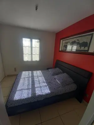Un ou plusieurs lits dans un hébergement de l'établissement Charmante Maison Familiale Agréable Extérieur