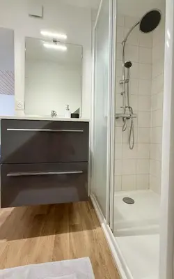 Salle de bains dans l'établissement L'Ambre