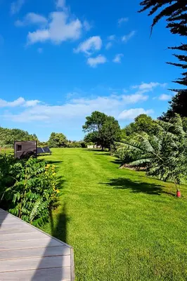 Jardin de l'établissement La Tiny Roulotte