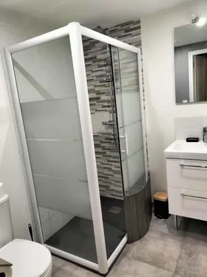 Salle de bains dans l'établissement Escapade nature à Langon logement rénové