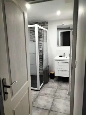Salle de bains dans l'établissement Escapade nature à Langon logement rénové