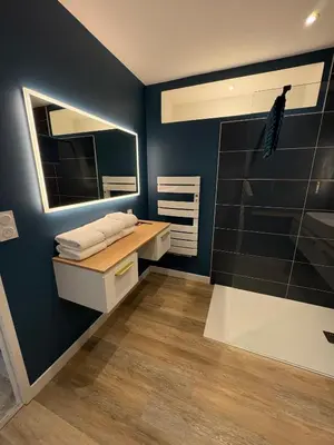 Salle de bains dans l'établissement Le Chai des Poilanes