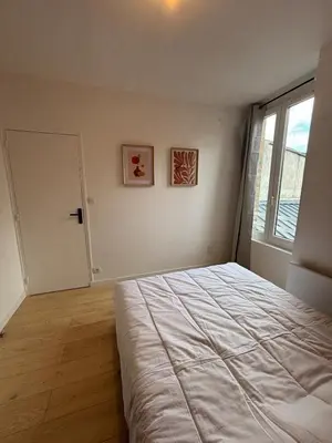 Un ou plusieurs lits dans un hébergement de l'établissement Charmant appartement tout confort