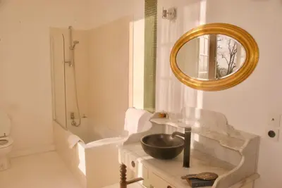 Salle de bains dans l'établissement Chateau De Piedouault