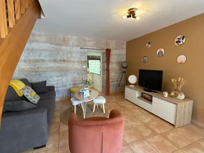 Télévision ou salle de divertissement dans l'établissement Le Hameau des possibles gites 16- personnes