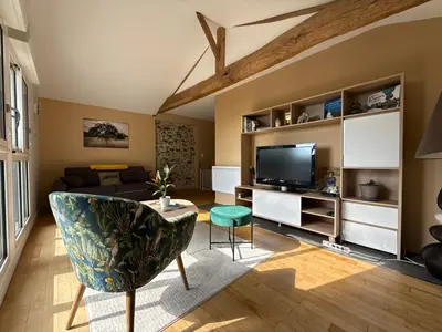 Télévision ou salle de divertissement dans l'établissement Le Hameau des possibles gites 16- personnes