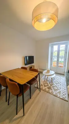 Télévision ou salle de divertissement dans l'établissement Le Terra Redon - T2 centre ville - 6 min gare - local vélo