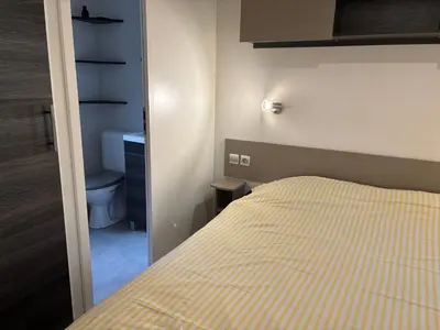 Un ou plusieurs lits dans un hébergement de l'établissement Mobil-home 8 personnes proche plage et foret