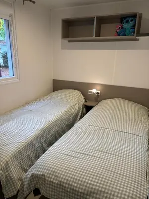 Un ou plusieurs lits dans un hébergement de l'établissement Mobil-home 8 personnes proche plage et foret