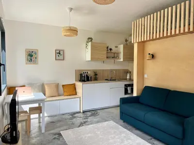 Cuisine ou kitchenette dans l'établissement Studio bois indépendant aux portes de Nantes