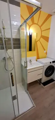 Salle de bains dans l'établissement Colorama