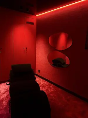 Coin salon dans l'établissement Suite Spa Privée Luxueuse avec Sauna, Balnéothérapie et Ciel Étoilé - Terrasse, Vidéoprojecteur