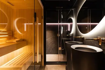 Salle de bains dans l'établissement Suite Spa Privée Luxueuse avec Sauna, Balnéothérapie et Ciel Étoilé - Terrasse, Vidéoprojecteur