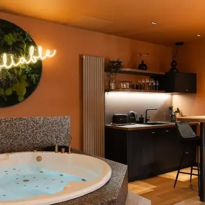 Suite Spa Privée Luxueuse avec Sauna