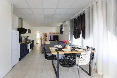 Cuisine ou kitchenette dans l'établissement Logis de la Trinité - Appt climatisé