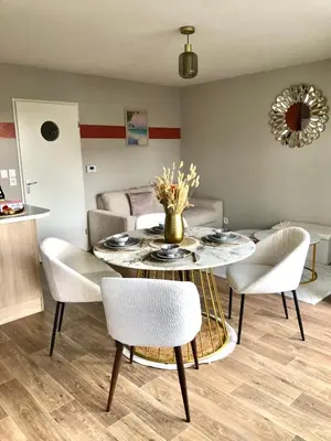 Coin salon dans l'établissement La suite Gariguette-parking privé-balcon