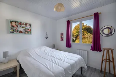 Un ou plusieurs lits dans un hébergement de l'établissement Jacuzzi Maison pour 11 au calme plage a 500m