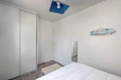 Un ou plusieurs lits dans un hébergement de l'établissement Jacuzzi Maison pour 11 au calme plage a 500m