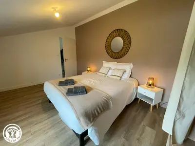 Un ou plusieurs lits dans un hébergement de l'établissement Maison familiale avec babyfoot et piscine chauffée - FR-1-426-597